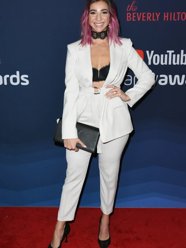 gabbie-hanna-23